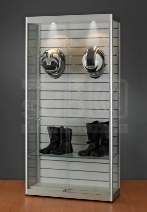 Schrankvitrine mit Lamellenwand