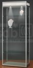 Vitrine mit beleuchteter Blende f&uuml;r Firmenlogo