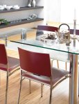 Design-Esstischstuhl mit modernem Glas-Esstisch