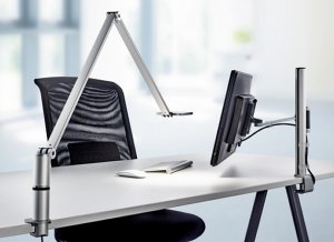 frei schwenkbare LED-Schreibtischlampe mit Schraubzwinge frei schwenkbare positionierbare LED-Schreibtischlampe und Monitor-Tischhalterung mit Schraubzwinge