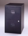 roter Hängeregister und Büromaterialschrank abschließbar