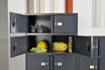 Schließfachschrank aus Stahl
