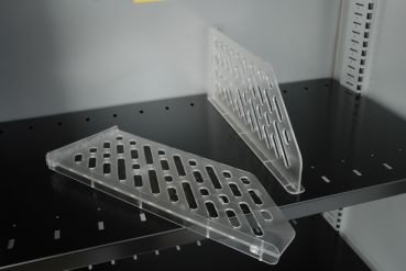 Bürostahlschrank mit Metallfachböden und Fachbodenteiler