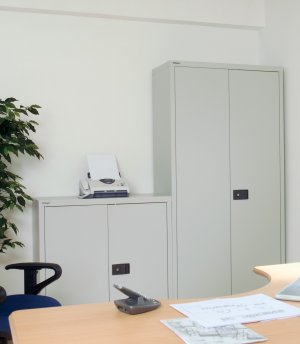robuste Büro-Stahlschränke mit abschließbarer Flügeltür