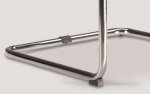 Freischwinger-Polsterstuhl mit Bodengleiter