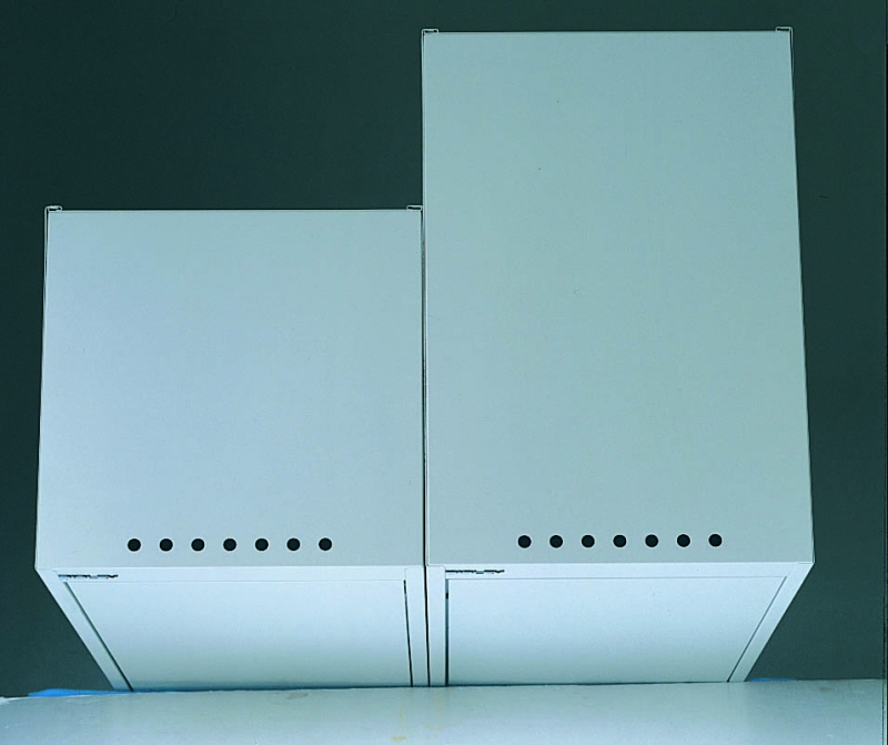 Spind mit Bel&uuml;ftungsl&ouml;cher