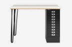 Homeoffice-Schreibtisch mit schwarzem Schubladenschrank