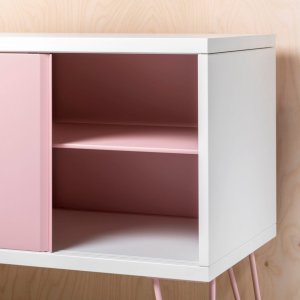 elegantes Büro-Sideboard mit zwei Schrankfächer mit je einem Fachboden