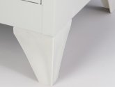 Stahlspind auf Stellfüßen für Feuchträume