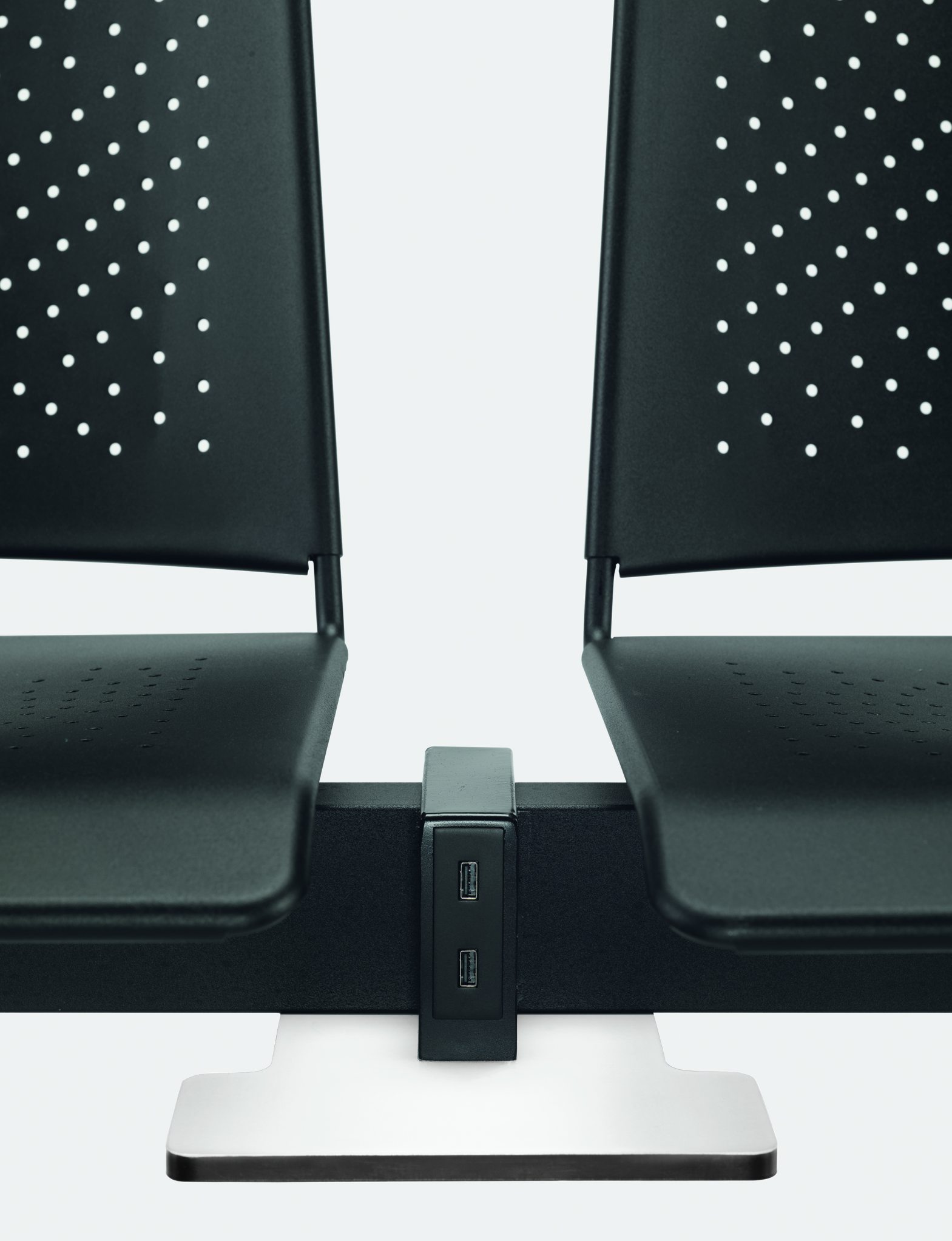 massive Wartezimmer-Traversenbank mit USB-Anschlüsse