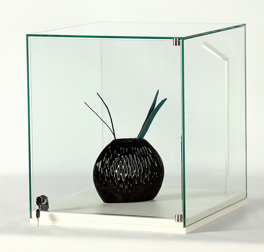 rahmenlose Aufsatzvitrine Glas auf Glas UV-verklebt abschließbare Drehtür