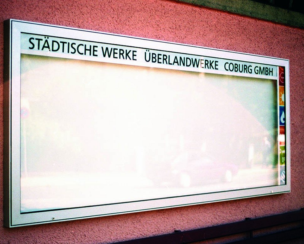 extra breiter Außenbereich-Wandschaukasten Breite x Höhe = 230 x 100 cm