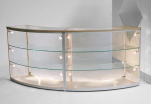 gebogene Thekenvitrine mit LED-Fachbodenbeleuchtung