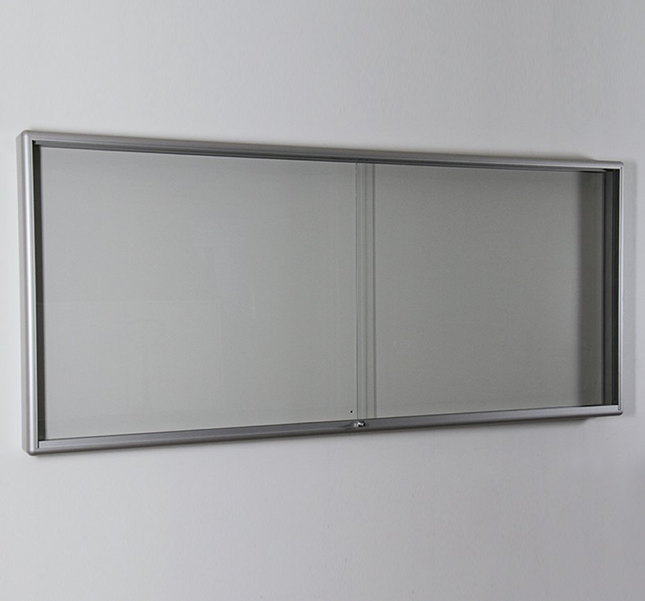 großer Innenbereich-Wandschaukasten Breite x Höhe = 290 x 125 cm