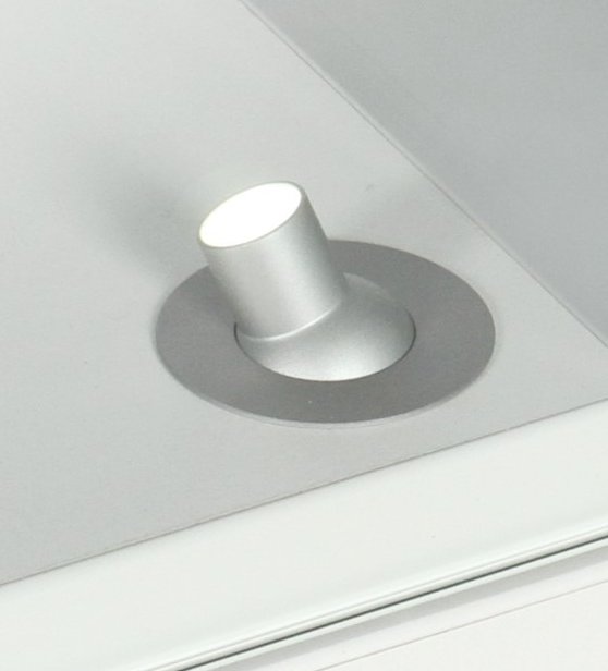 Vitrinen mit LED-Strahler drehbar