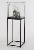 Haubenvitrine auf Metallgestell