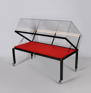 Museums-Tischvitrine mit aufklappbarer und rahmenlose Glashaube