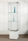 Säulenvitrine aus Sockel