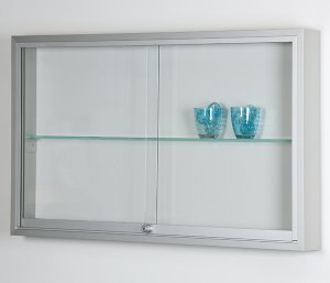 stabiler und abschließbarer Wand-Schaukasten mit Fachboden und magnetischer Rückwand