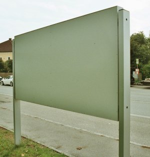 Schaukasten-Stellwand mit Schwarzem Brett für Plakate und Aushänge