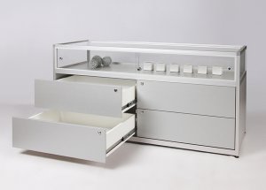 abschließbare Ladenvitrine mit 4 Push-to-open-Schubladen