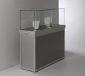 Thekenvitrine mit abnehmbarer Glashaube