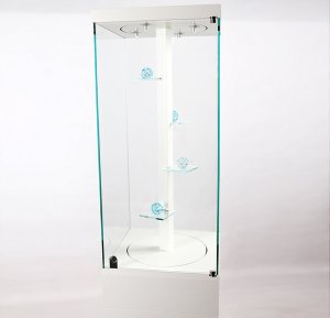 Schmuckvitrine mit vier elektrisch drehende Ablageböden