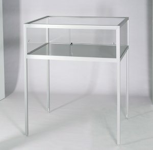 Hohe Tischvitrine (Höhe = 120 cm) bruchfest Sicherheitsglas mit abschließbaren Schiebetüren