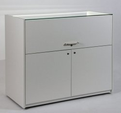 Ladenvitrine mit abschließbarem Auslagen-Auszug