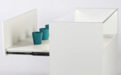 Thekenvitrine mit ausziehbarem Fachboden