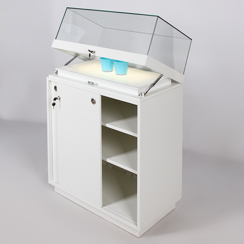Thekenvitrine mit beleuchtetem Vitrinenboden und aufklappbarer Vitrinenhaube