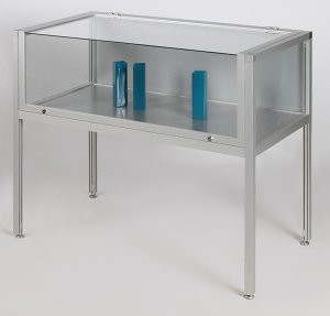 aufklappbare Tischvitrine aus Sicherheitsglas und roubstem Vierkant-Metallgestell