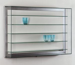 Hängevitrine mit aufklappbarer, abschließbarer Glashaube