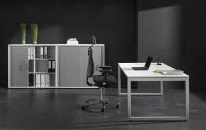 Homeoffice-Ausstattung mit  Schreibtisch (160 x 80 cm), Rollladenschrank, ergonomischer Bürostuhl