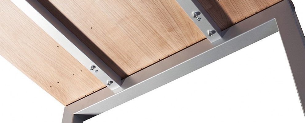 Schreibtisch besonders stabiles Stahlgestell