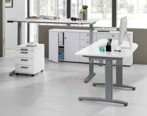 Sitz-und-Stehschreibtisch von Hammerbacher elektrisch höhenverstellbar