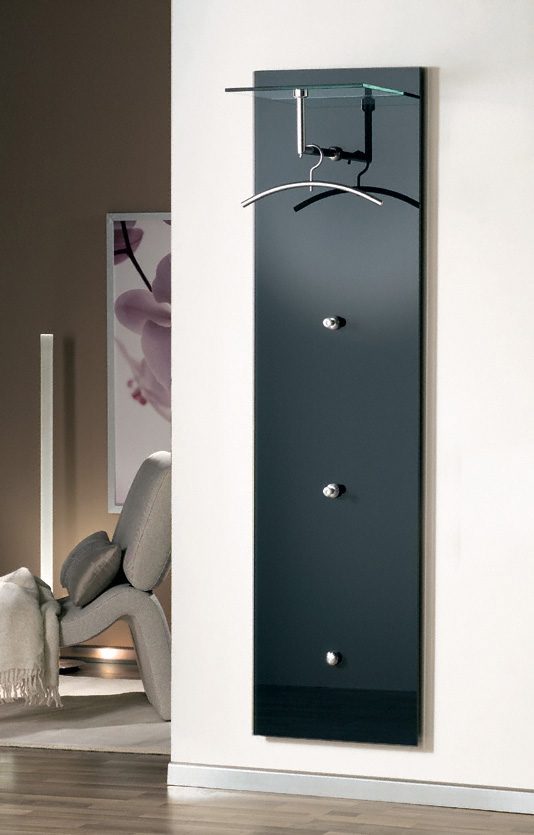 schwarze Wandgarderobe aus Glas