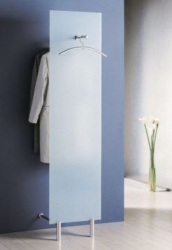Wandgarderobe mit satinierter Glasfront