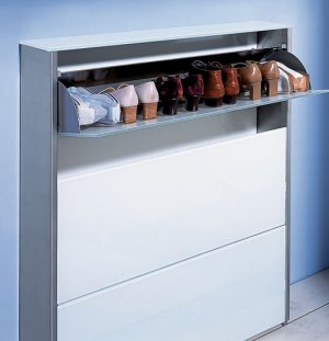 Design-Schuhschrank aus Edelstahl und Glas