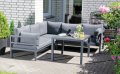 Außenbereich-Ecksofa mit Gartentisch