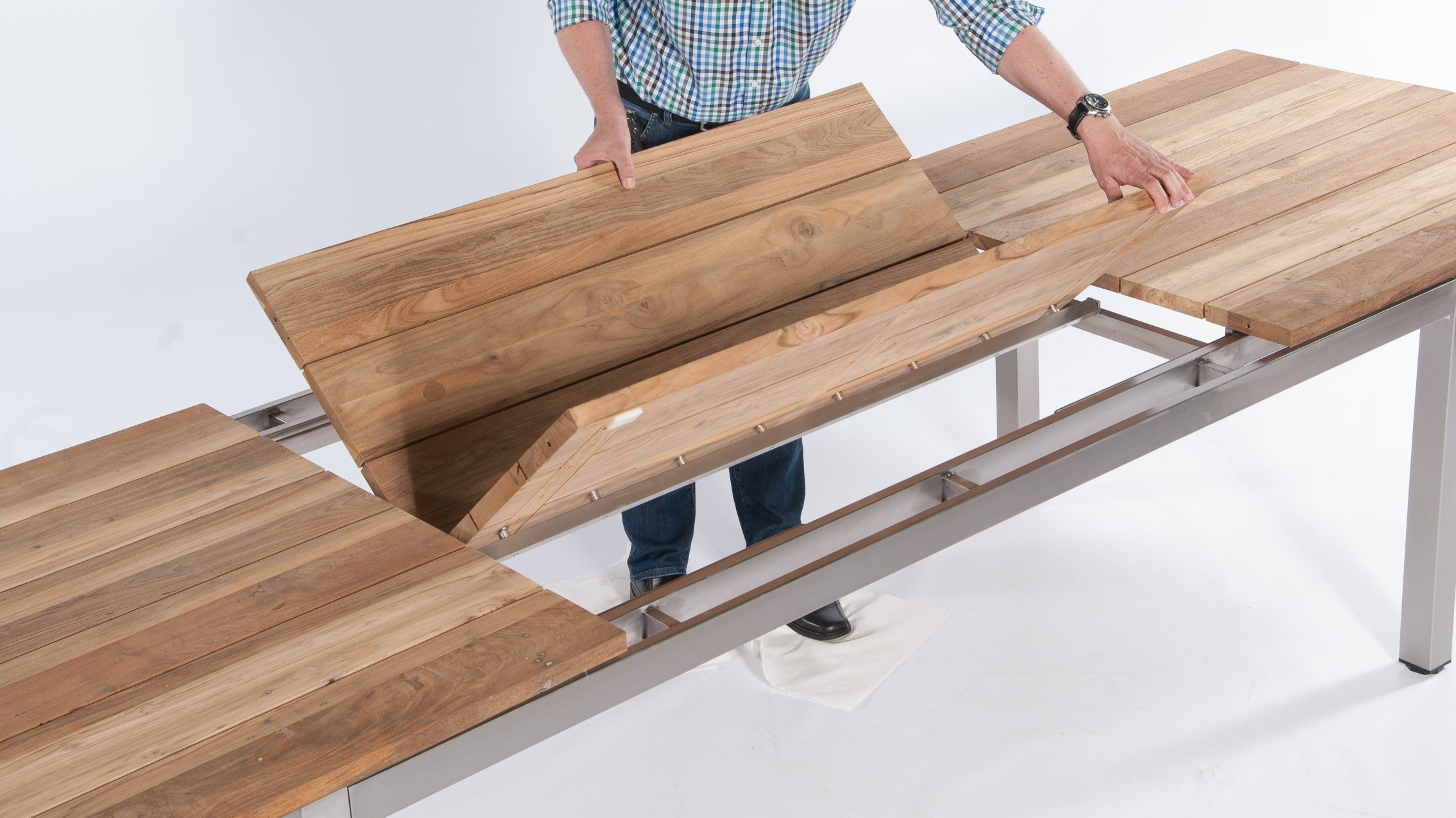 ausziehbarer Edelstahl-Teak-Gartentisch leichtgängig einklappbare Old Teak-Tischplatte in der Tischmitte