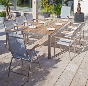 ausziehbarer Old-Teak-Gartentisch mit Netzbezug Gartenstühlen