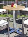 moderner und robuster Bistrotisch