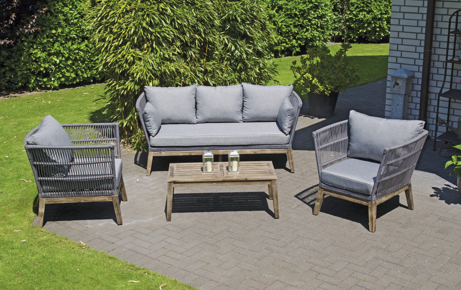 Günstige bequeme 4-Sitzer-Gartencouch und Gartensessel mit Posterkissen