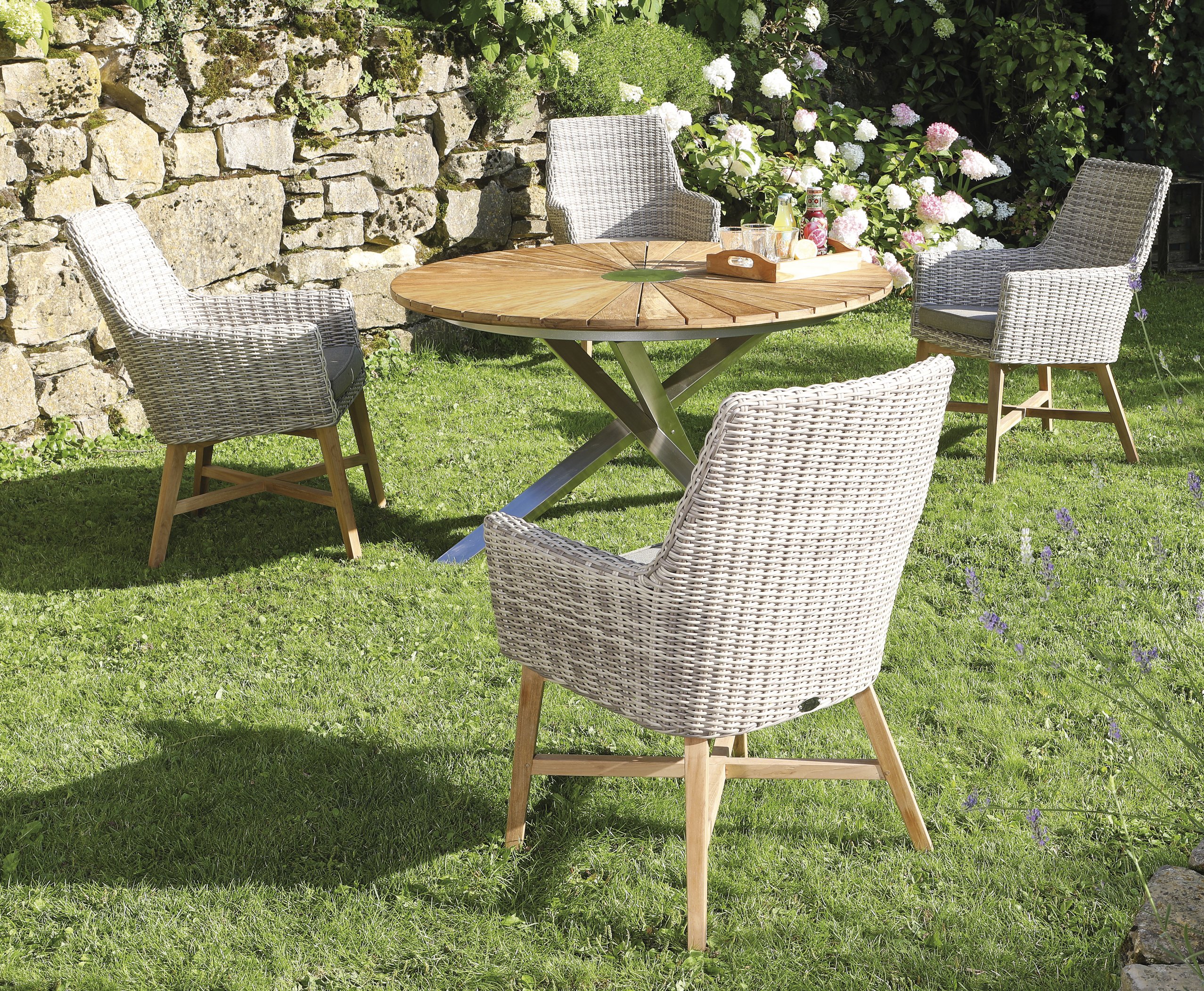 individuell gestaltbarer Gartentisch individuell gestaltbarer Gartentisch