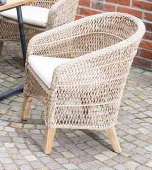 robuster Geflecht-Gartensessel witterungsbeständiges Teakholz-Gestell und bequemen Sitzkissen