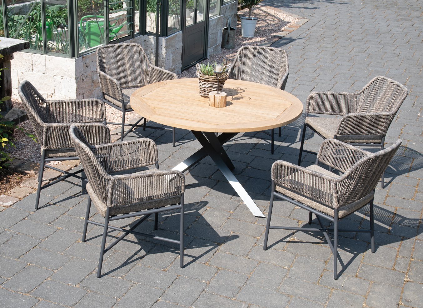 Runder Gartentisch masssive Teak-Tischplatte moderne Geflecht-Gartensessel