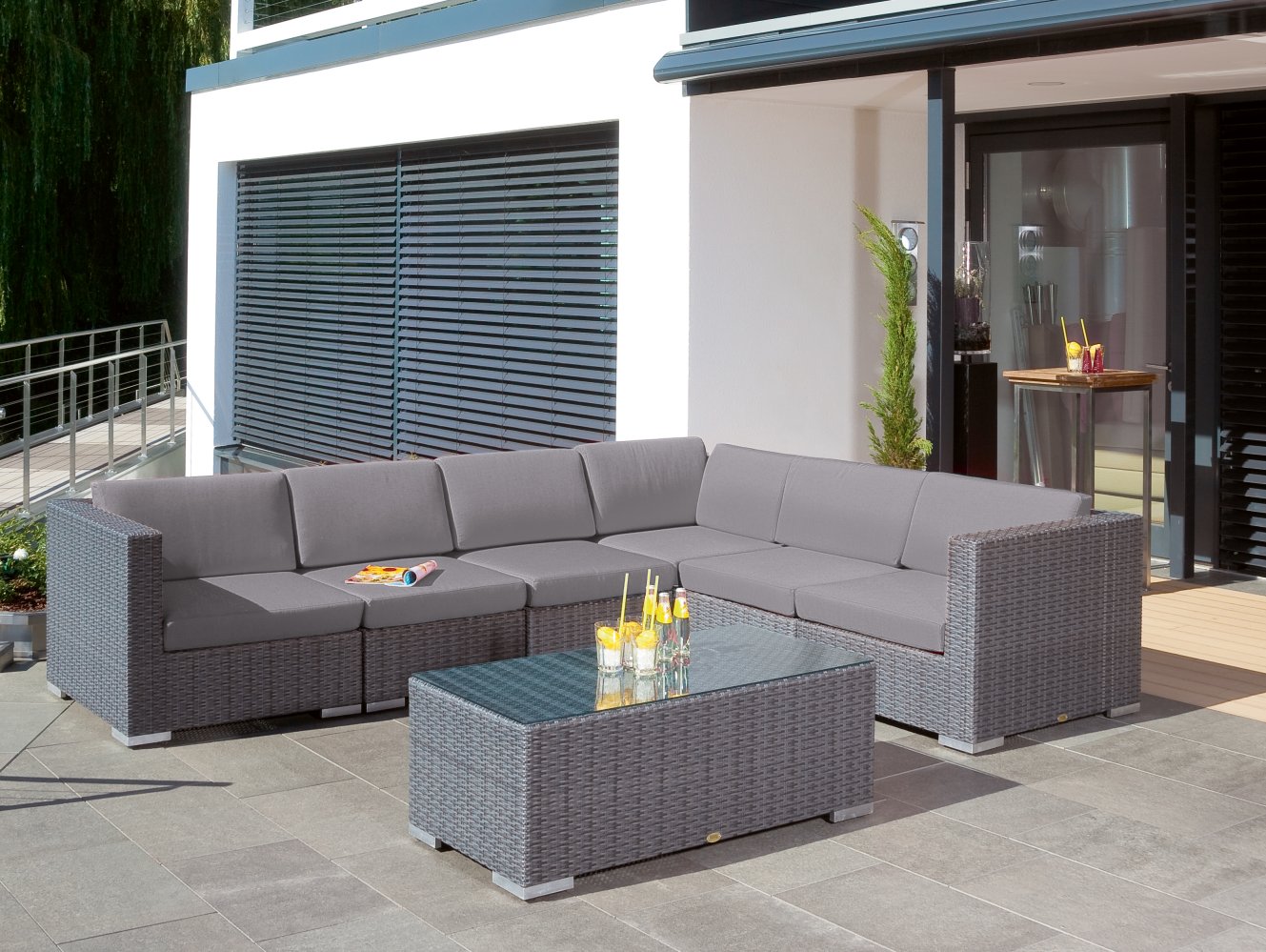 witterungsbeständige Outdoor-Eckcouch mit Geflecht-Couchtisch hochwertig