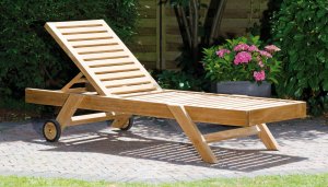 witterungsbeständige Teakholz-Gartenliege mit verstellbarer Rückenlehne und Laufrollen