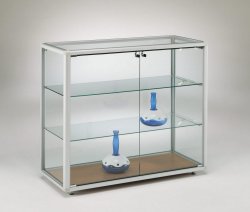 Vitrinen-Sideboard Flügeltüren abschließbar Glasböden höhenverstellbar